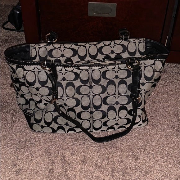 Coach Handbag - Picture 2 of 6